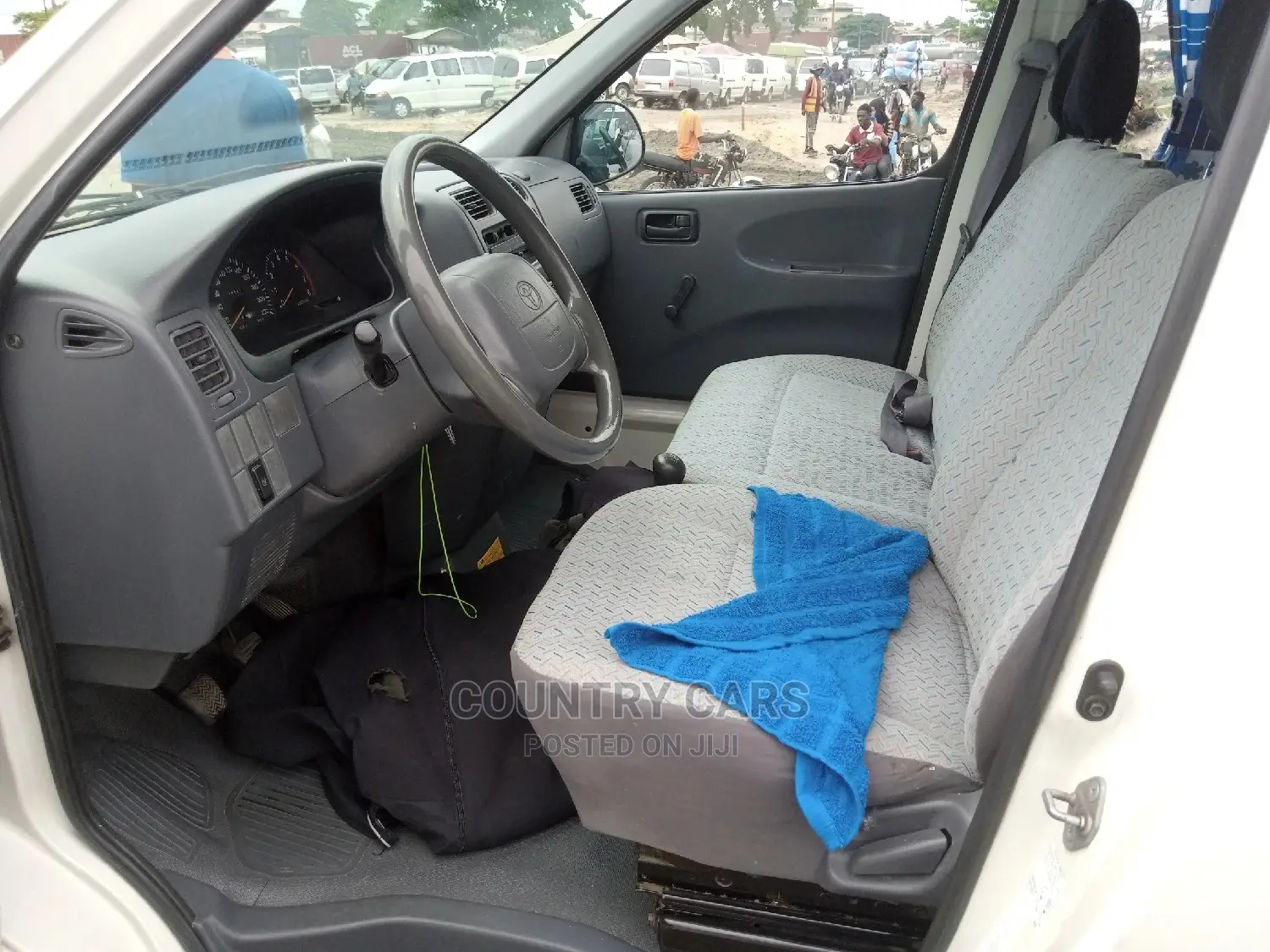 Toyota HiAce 2005 White
