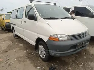 Toyota HiAce 2006 White