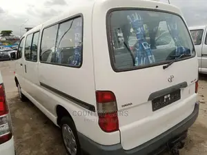 Toyota HiAce 2006 White