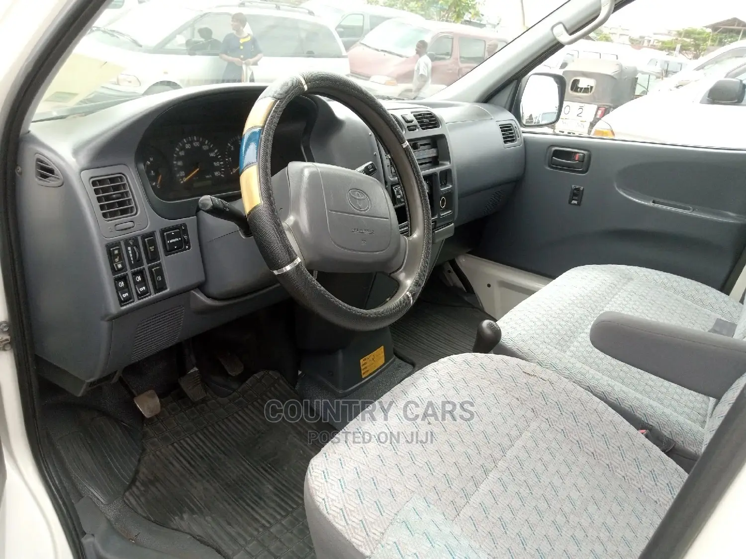 Toyota HiAce 2006 White