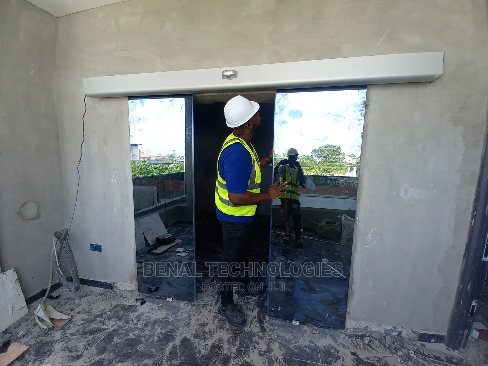 Quality Entrance Automatic Sensor Door in Ogba