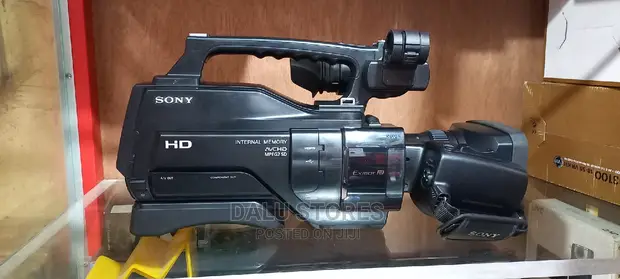 Sony Hxr-mc1500e Shoulder Mount Pal Avchd Camcorder in Ikeja