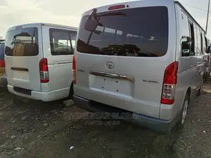 Toyota HiAce 2010 Silver