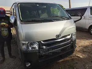 Toyota HiAce 2010 Silver