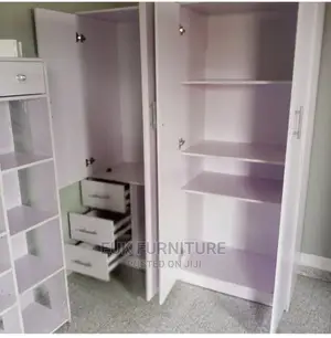 Beautiful Strong 5ft by 6ft 4 Doors Wardrobe With Drawers