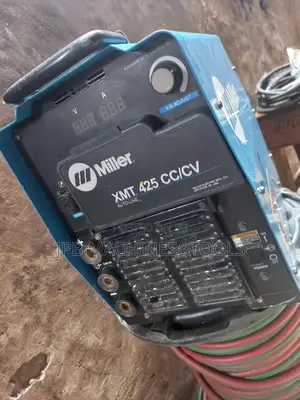 MILLER XMT 425 CC/CV Welding Machine