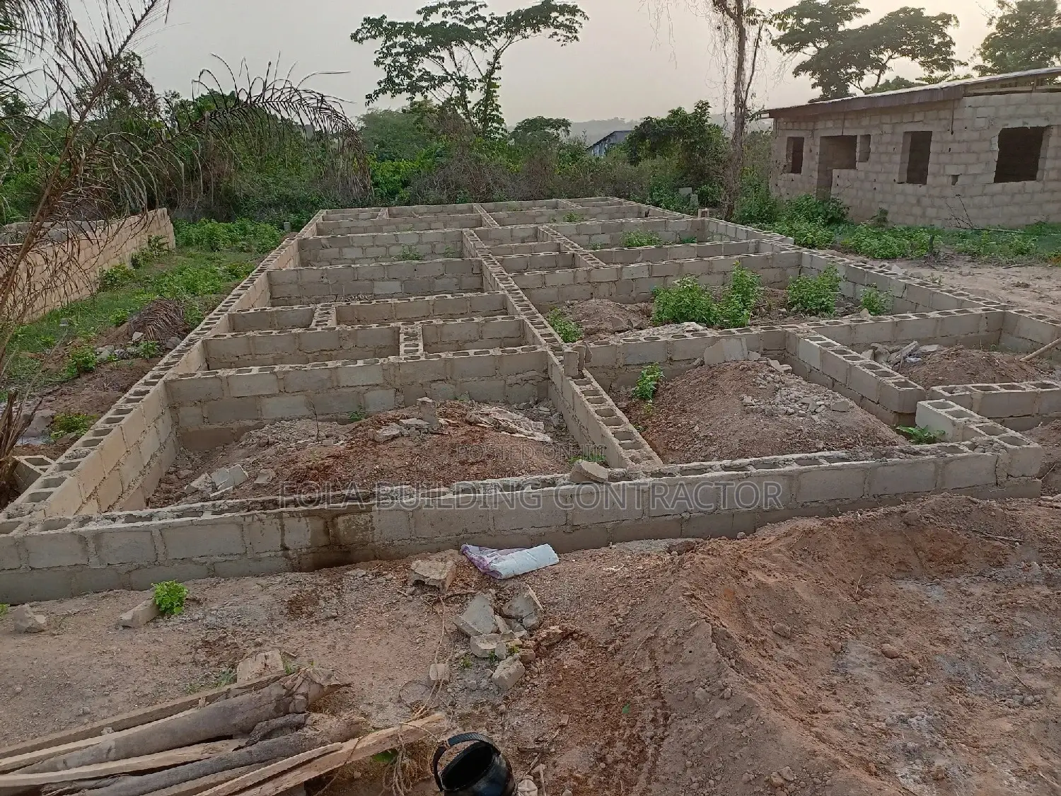 Fola Building Contractor (Bricklayer)