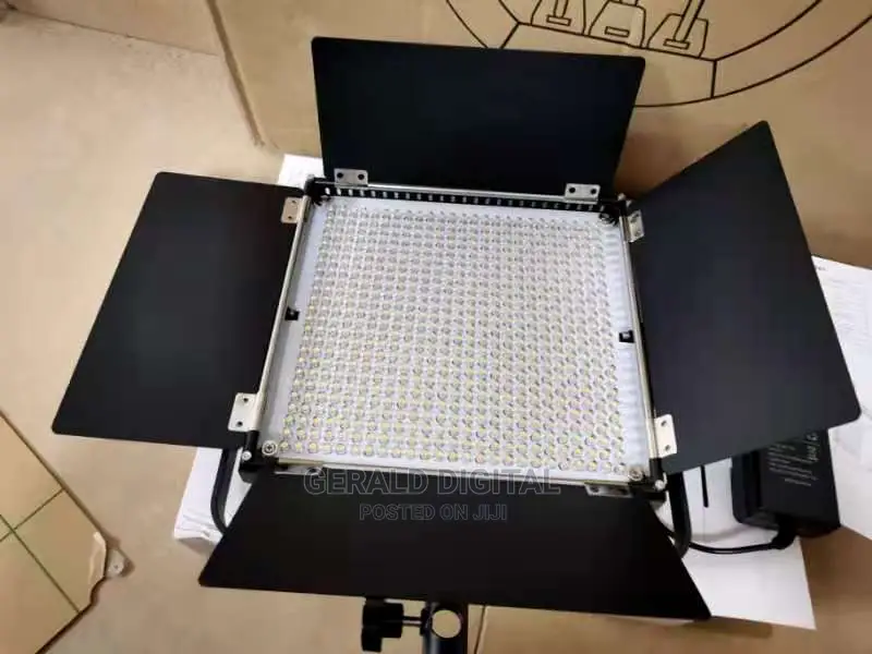 This Is Studio Led 660 Pro Light Very Brightness With Stand