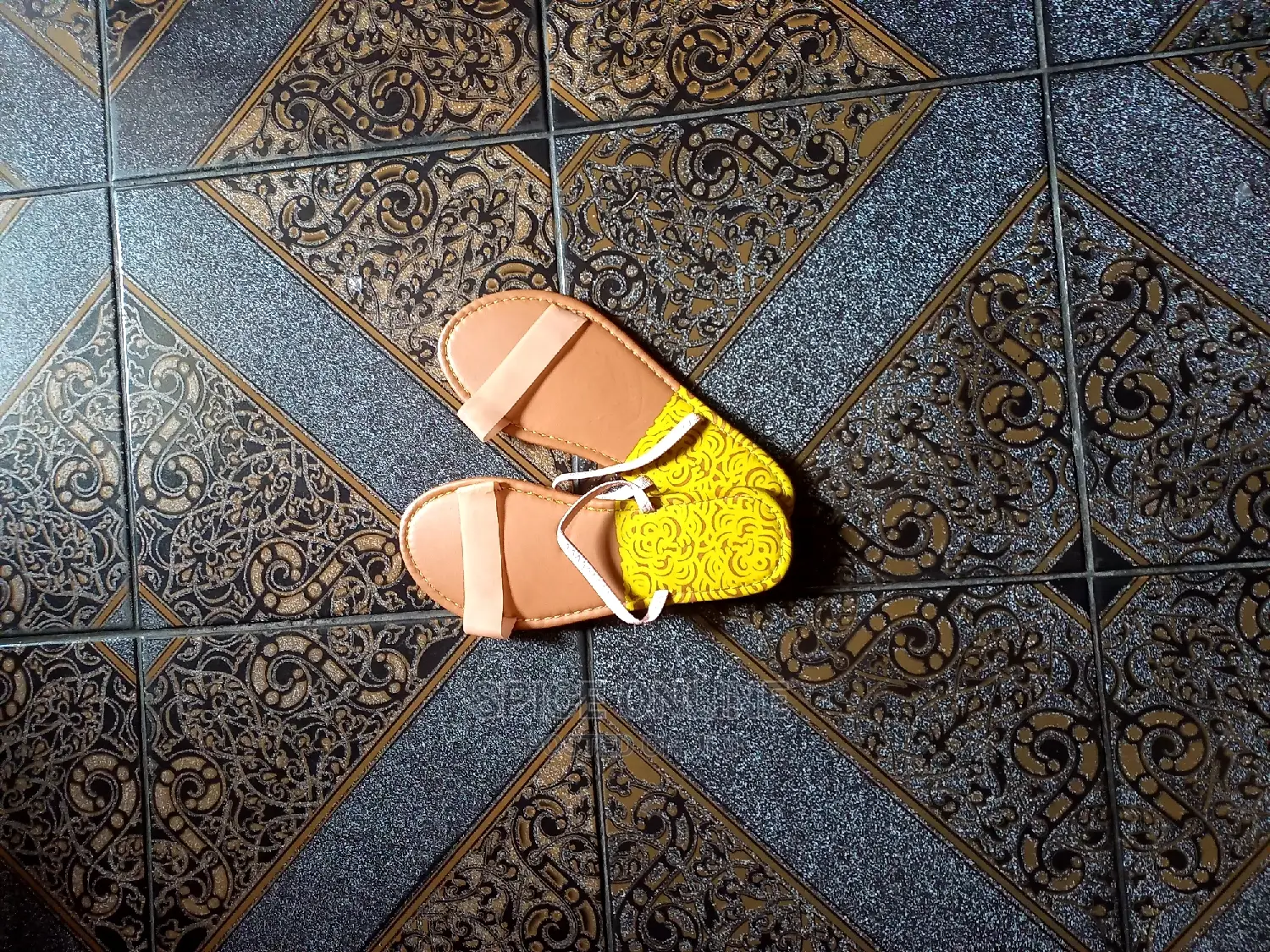 LU; Unique Footwears