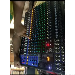 Yamaha MG24XU Console Mixer 24-Channel