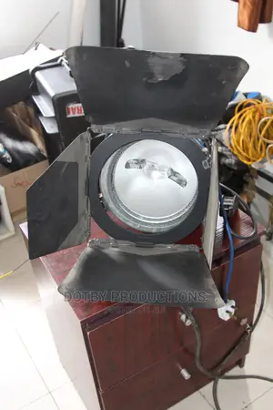 Arri T2 2000w Location Fresnel