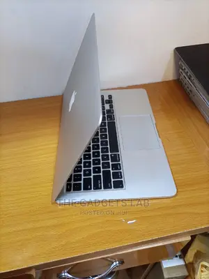 Laptop Apple MacBook Pro 2015 8GB Intel Core I5 SSD 256GB