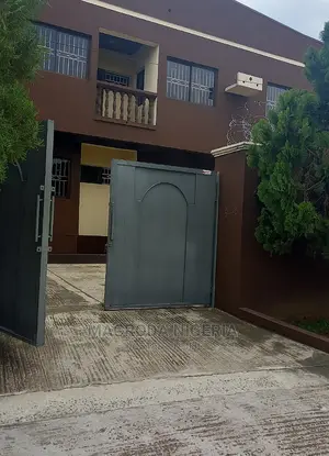 5bdrm Duplex in Ogba Gra Behind for rent