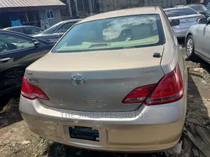 Toyota Avalon Limited 2005 Gold