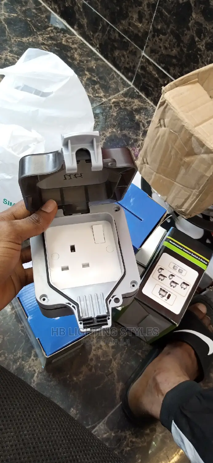 Outdoor Waterproof Socket Wall Plug UK Standard