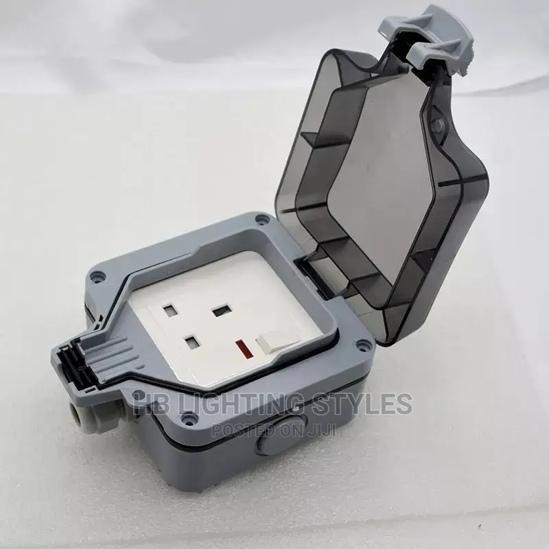 Outdoor Waterproof Socket Wall Plug UK Standard