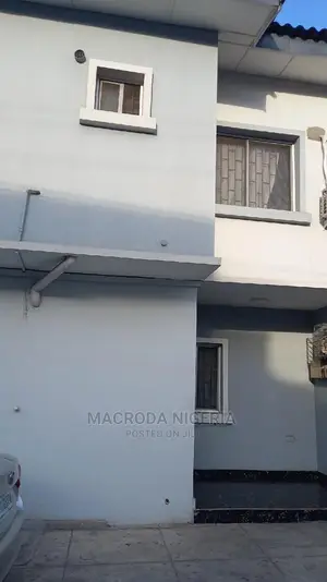 4bdrm Duplex in Akora Estate, Adeniyi Jones for rent