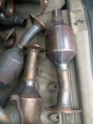 Centre Catalyst Lexus and Highlander 2005 to 2012