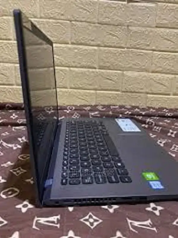 New Laptop Asus 8GB Intel Core I7 1T