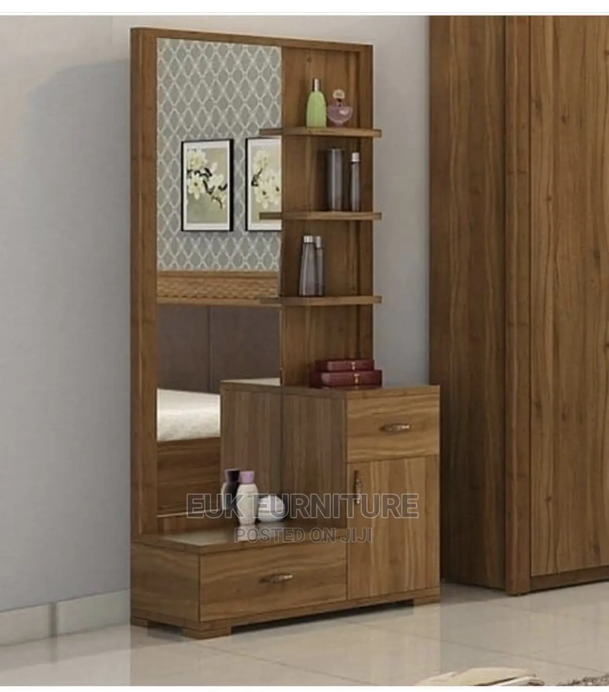 Unique Dresser Set