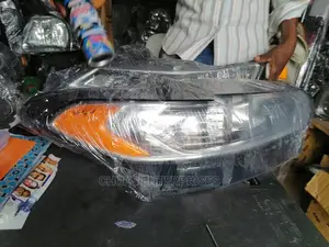 Ford Fusion 2013 Headlight Tokunbo