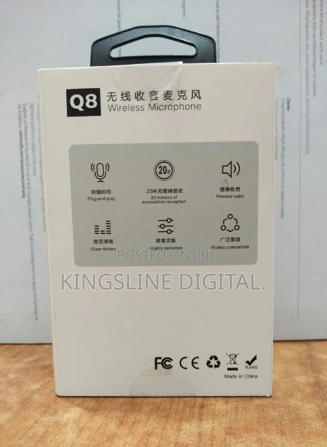 Wireless Lavalier Microphone for iPhone iPad and Android.