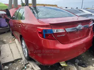 Toyota Camry XLE V6 4dr Sedan (3.5L 6cyl 6A) 2013 Red