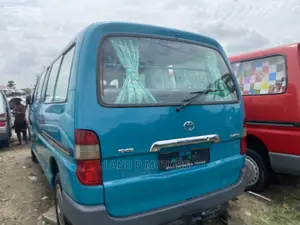 Toyota HiAce 2003 Blue