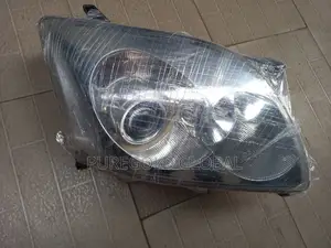 Avensis 2003 Model Headlamp