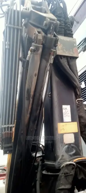 Foreign Used Rear Mounted Hiab Selfloader Knuckle Crane