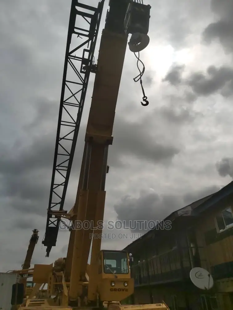 75 Tons Grove Crane for Hire