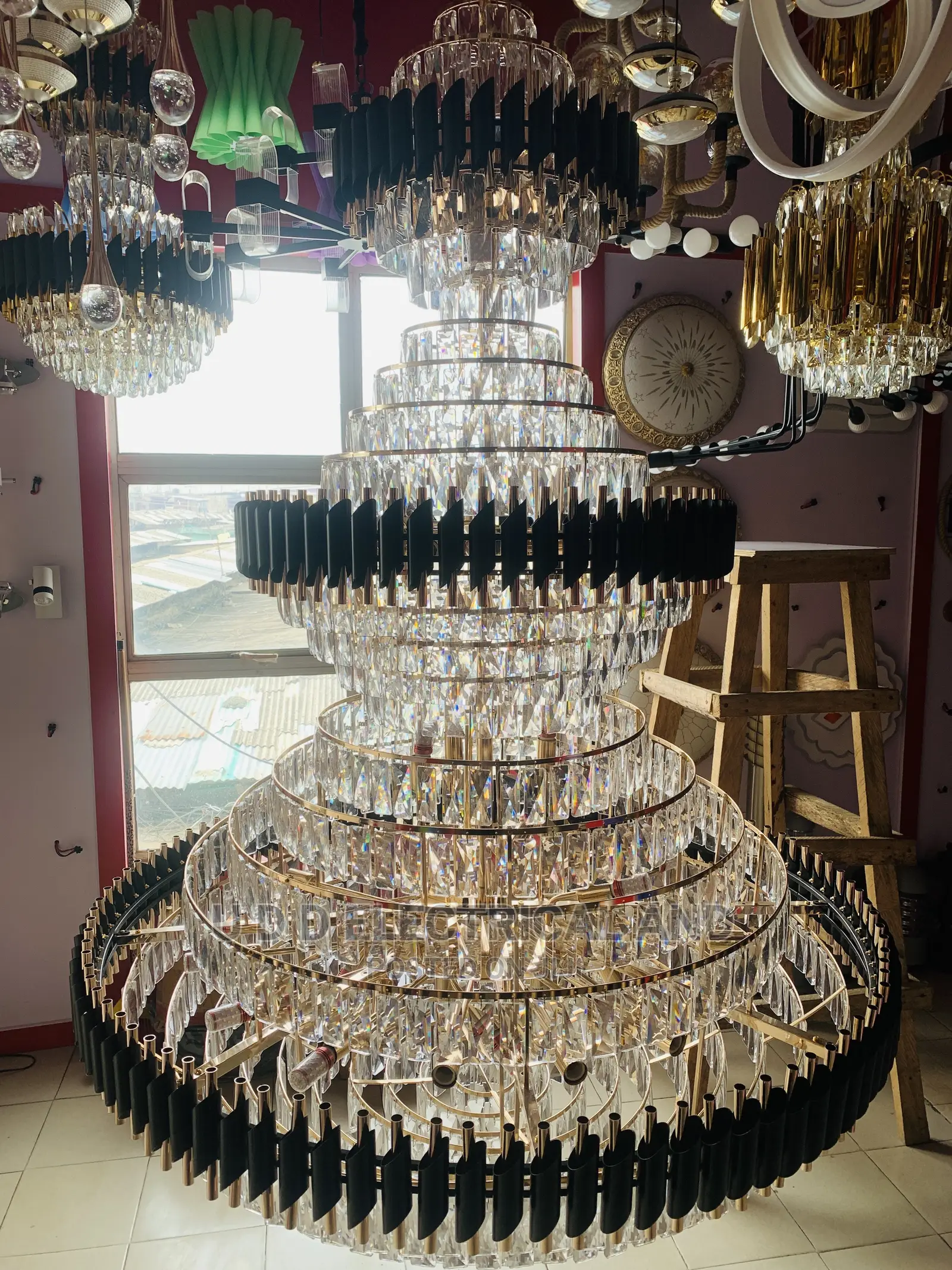 Crystal Chandelier By1200 Dubai Light Very Quality