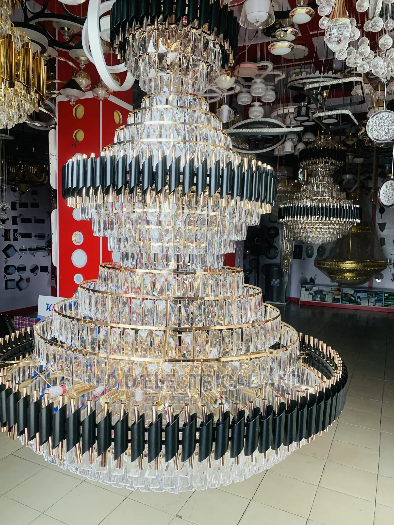 Crystal Chandelier By1200 Dubai Light Very Quality