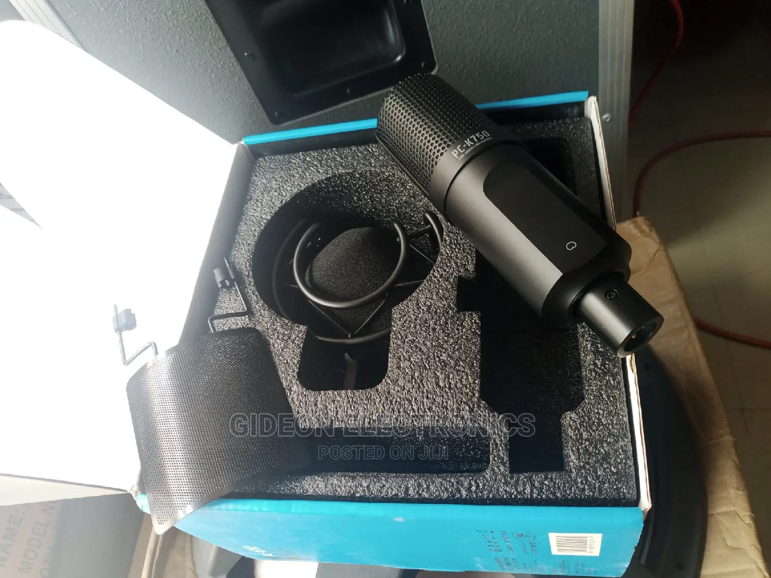 Taskar Studio Microphone.