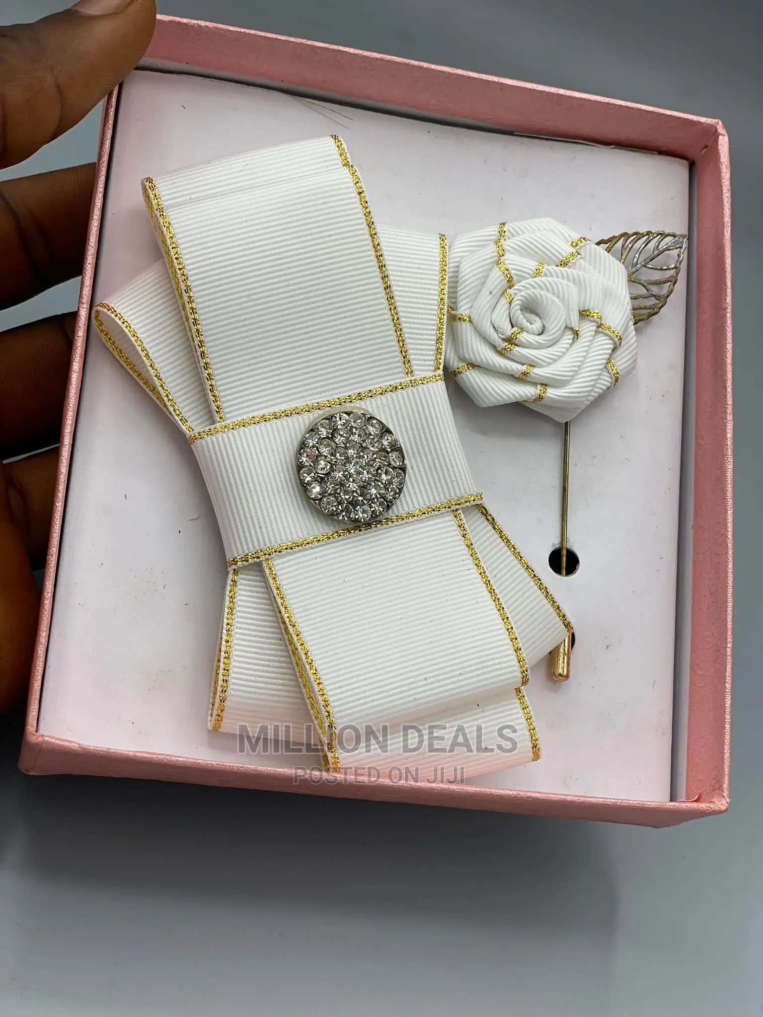 Pattern Bow White Luxe Tie N Brooches