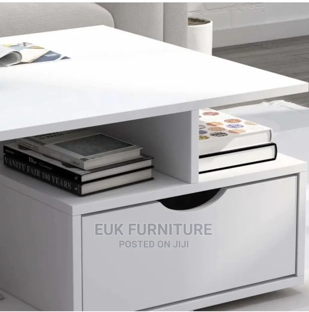 Beautiful Center Table ( Exactly as Seen)