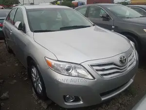Toyota Camry 2010 Silver