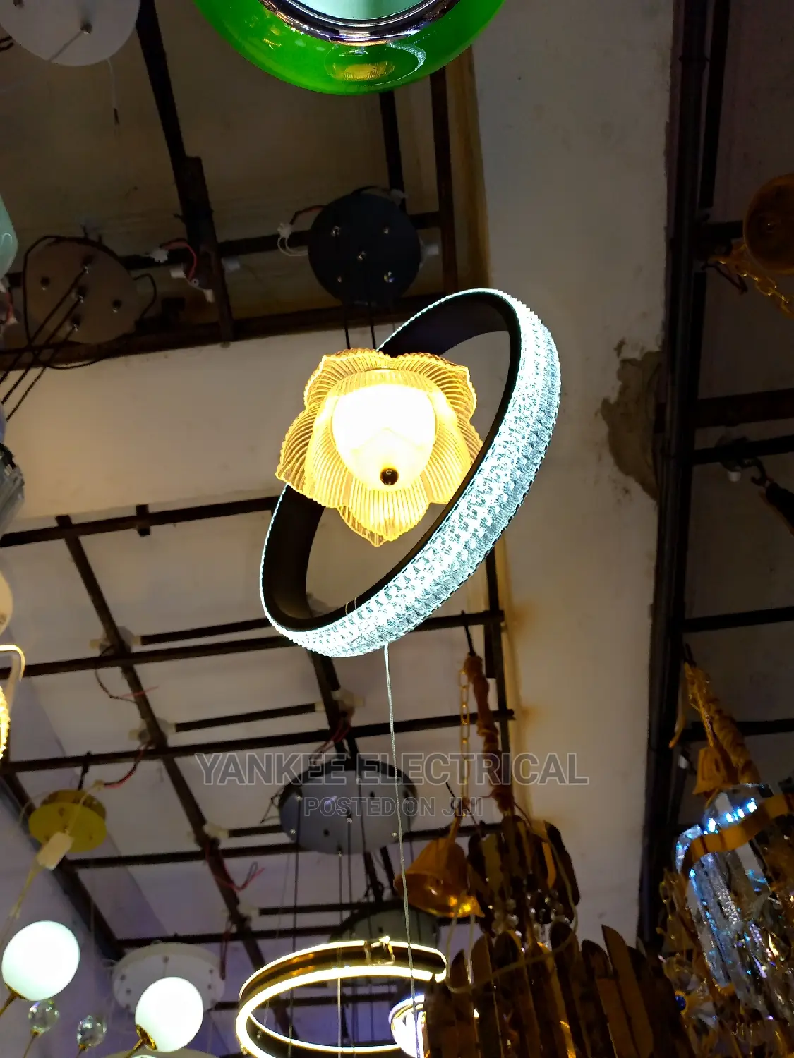 Eco, Quality Dropping Lights