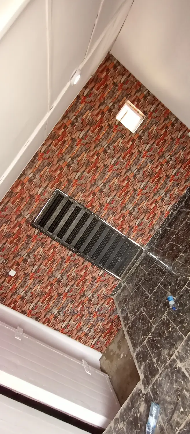 Highly Skilled Standard Wallpaper Installer.