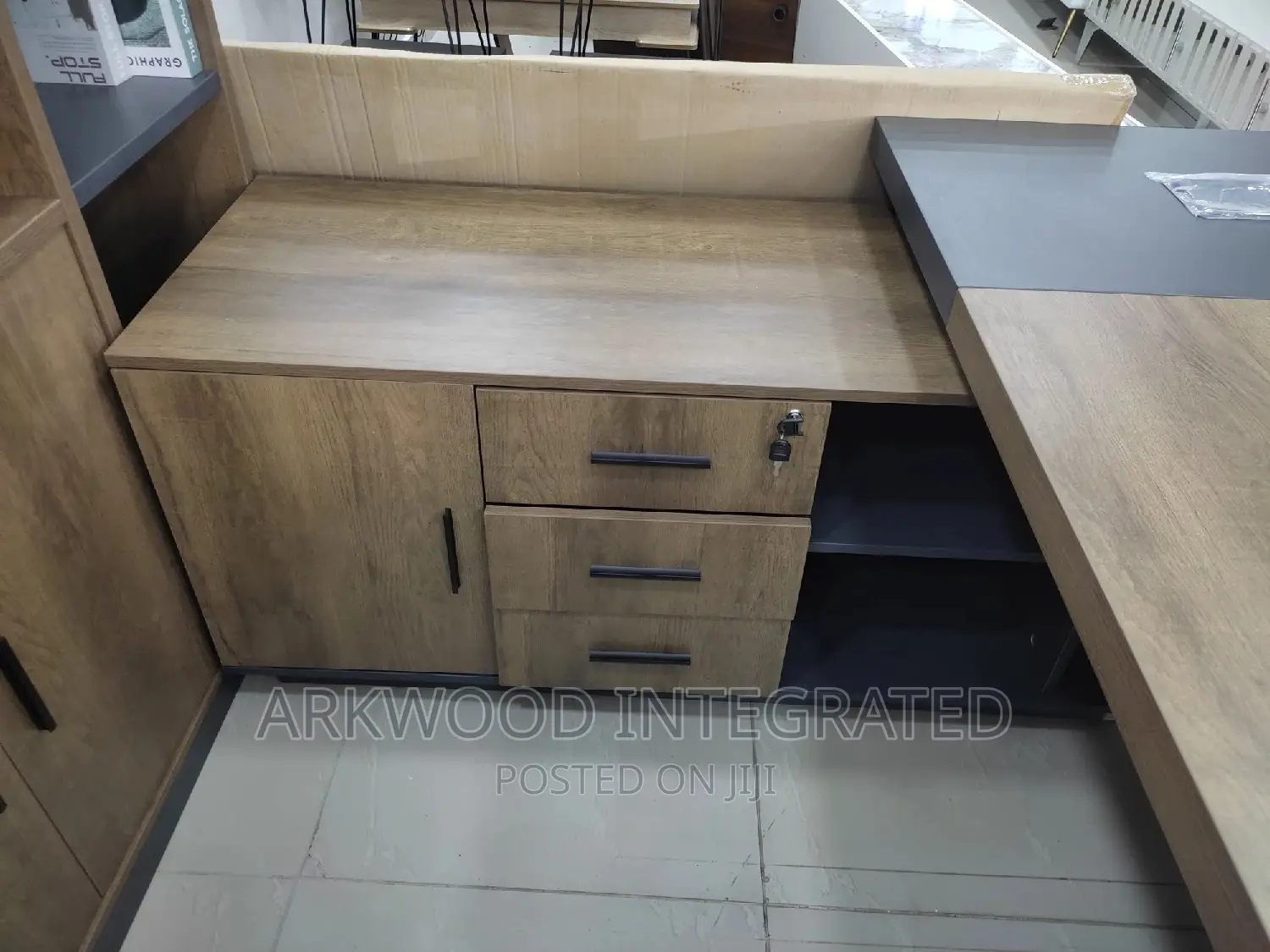 Director's/Ceo L-Shape Executive Office Table