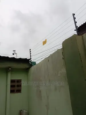 Electric Fence Wire With Solar Panel and Solar Cameras