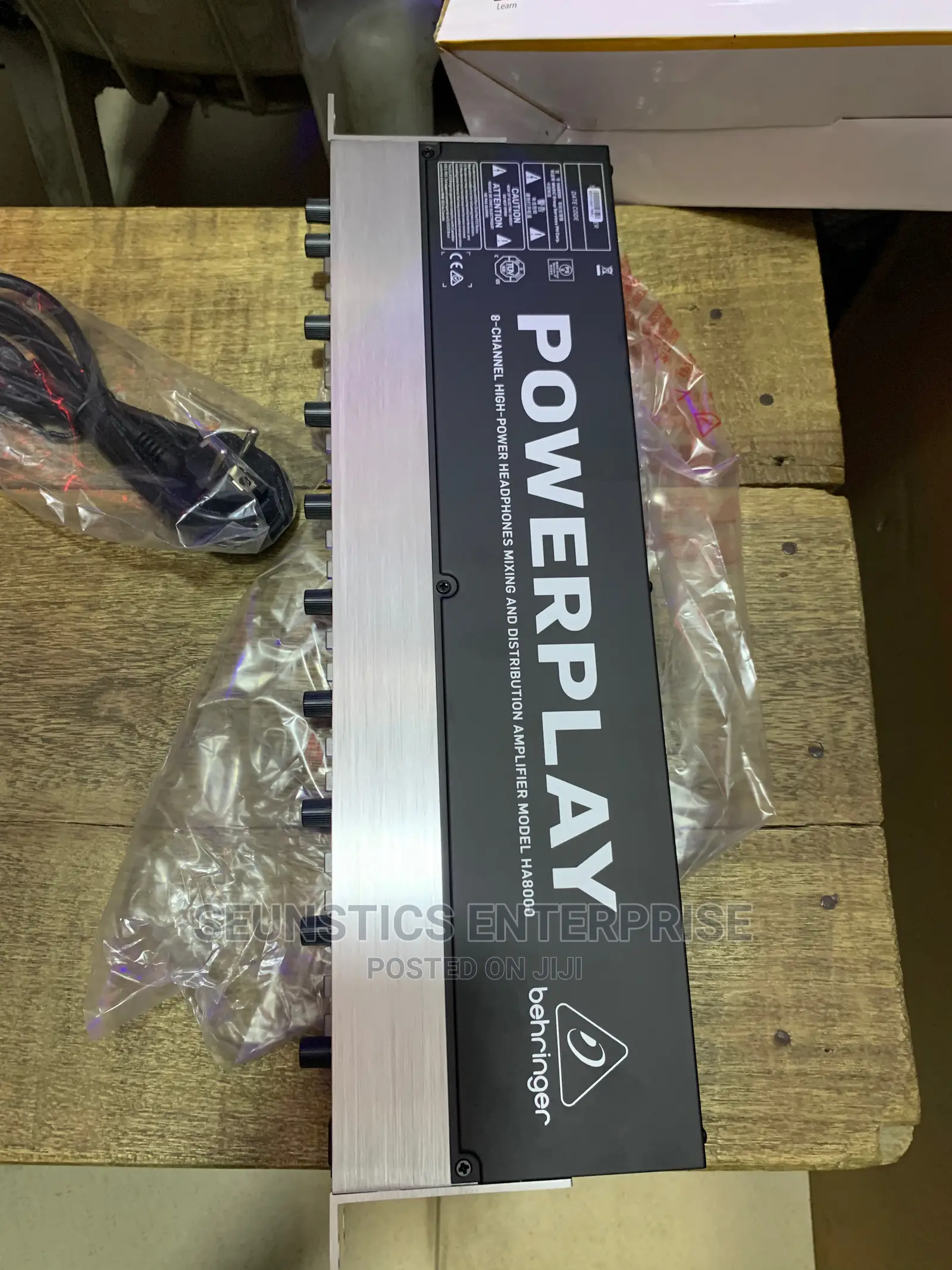 Quality Headphones Mixing and Distribution Amplifier