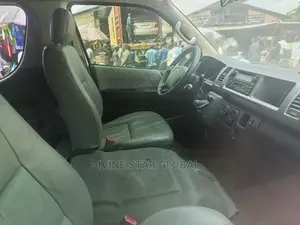 Toyota HiAce 2014 White