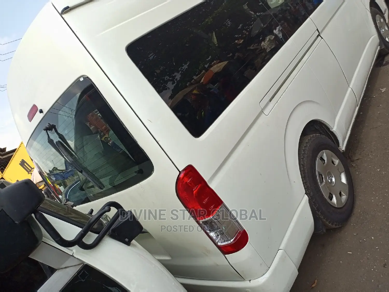 Toyota HiAce 2014 White