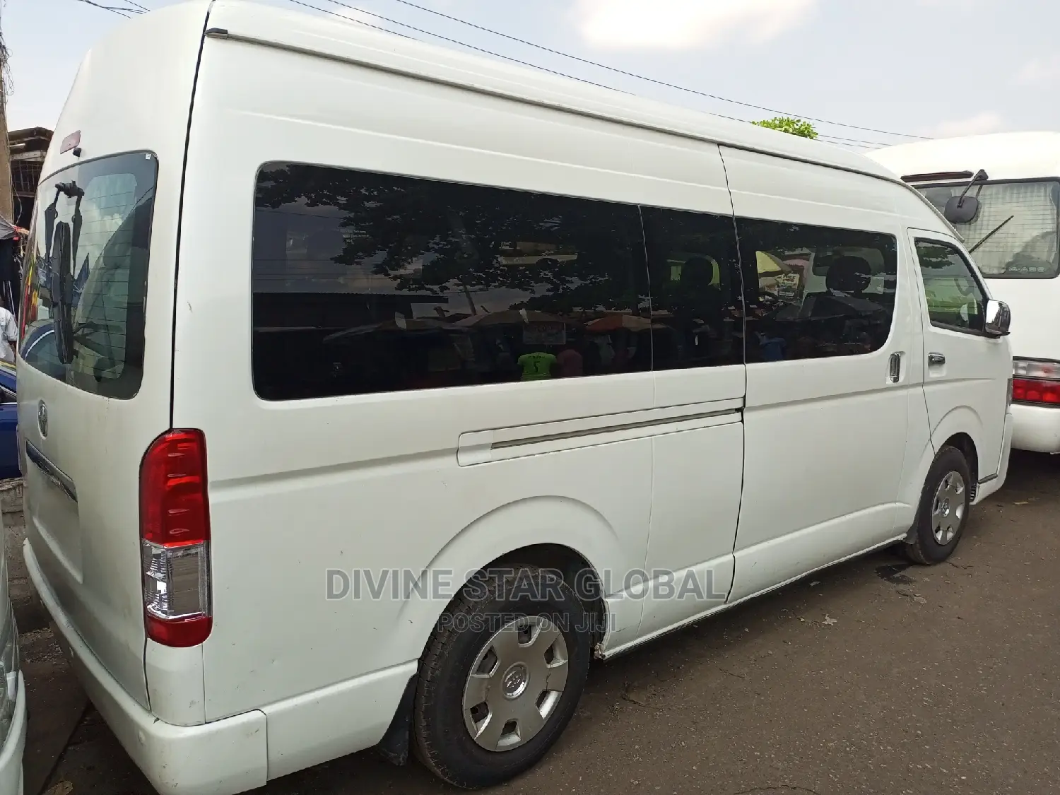 Toyota HiAce 2014 White