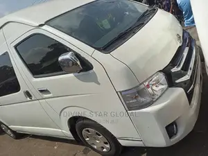 Toyota HiAce 2014 White