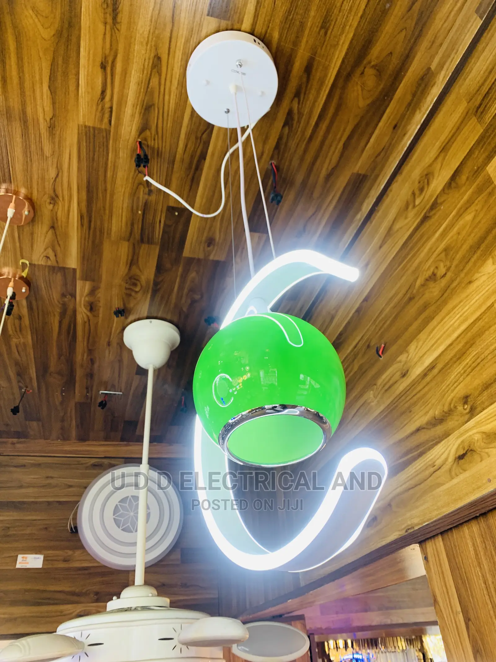 Magnificent Dropping Light With LED and Bulb