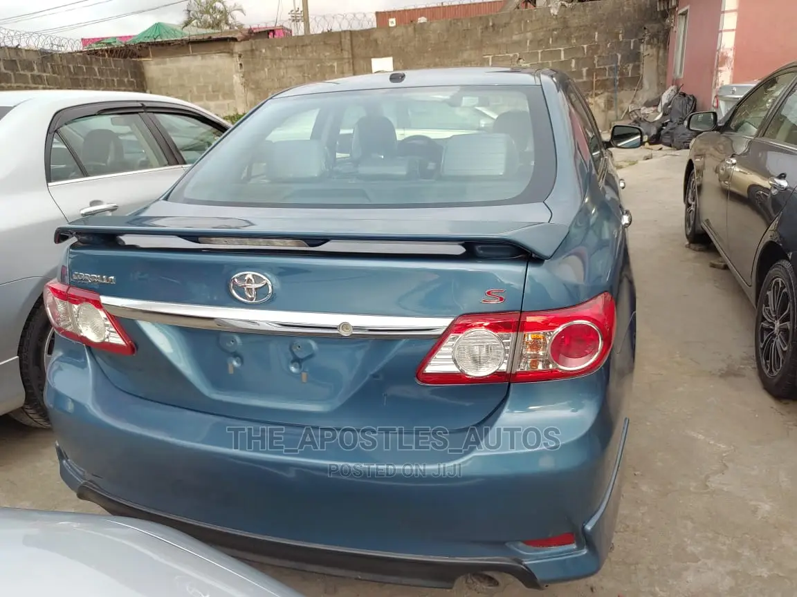 Toyota Corolla 2013 Blue