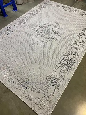 7x10feets Beige N Cream Turkey Quality Center Rug