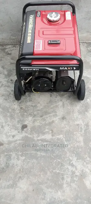 1 Month Old Very New 3.75KVA MAXI E25KWH Key Start Generator